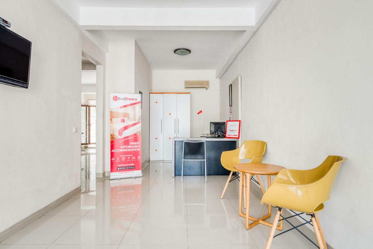 Reddoorz Near Untag Surabaya Hotel Exterior photo
